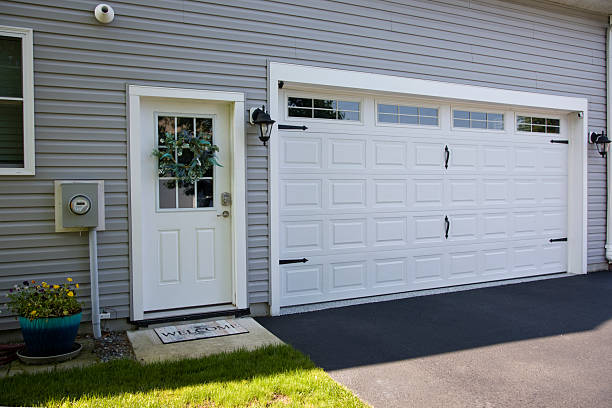 24/7 Emergency Garage Door Panel Replacement experts in Banks Springs, LA